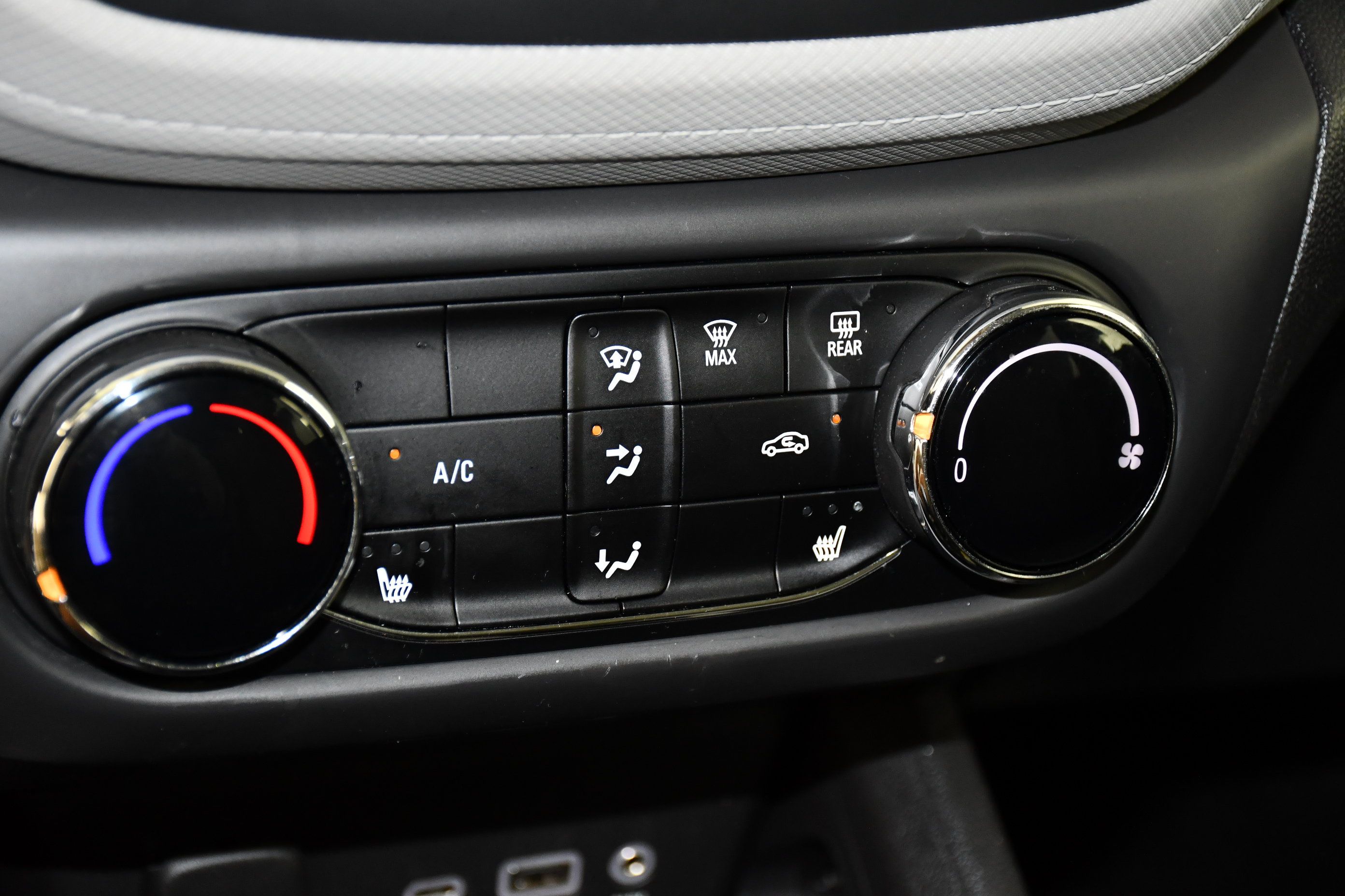 Used 2021 Chevrolet TrailBlazer LT AWD/4WD image 29
