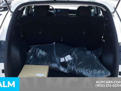 Certified 2025 Hyundai Tucson SE image 9