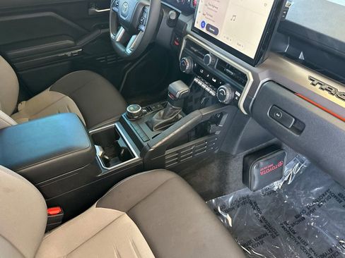 Used 2024 Toyota Tacoma TRD Sport image 16