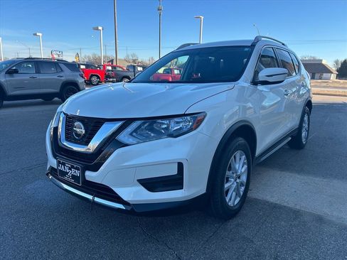 Used 2018 Nissan Rogue SV image 1