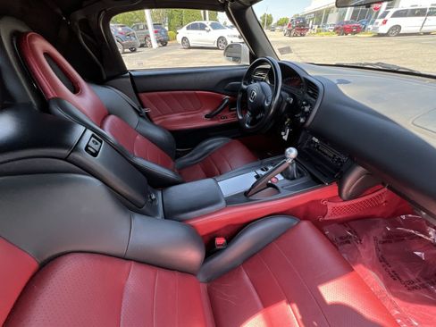 Used 2004 Honda S2000 image 5