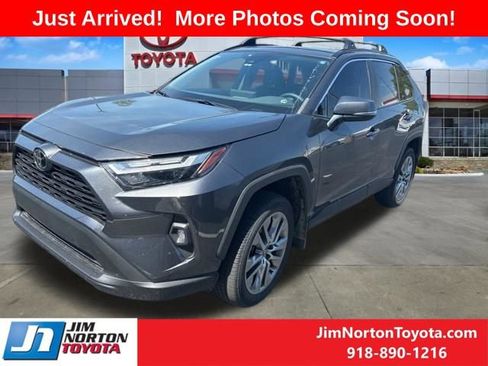 Used 2023 Toyota RAV4 XLE Premium image 3