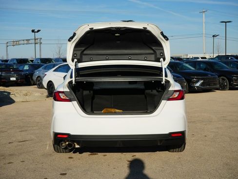 Used 2025 Toyota Camry SE w/ Convenience Package image 11