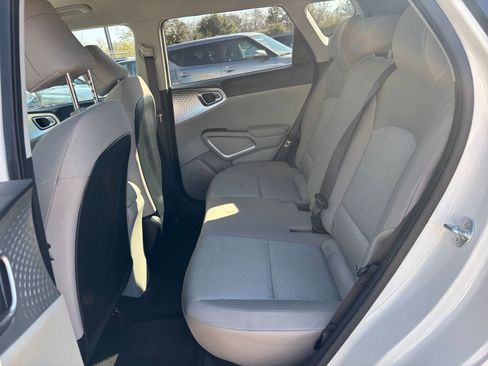 Used 2025 Kia Soul LX w/ LX Technology Package image 23
