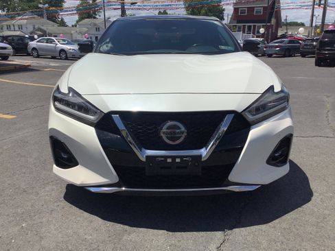 Used 2019 Nissan Maxima SR w/ Premium Package FWD image 2