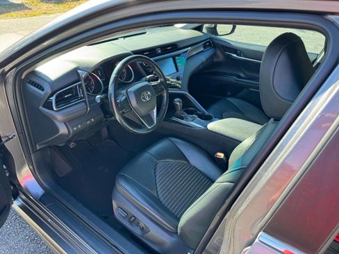 Used 2020 Toyota Camry SE image 9