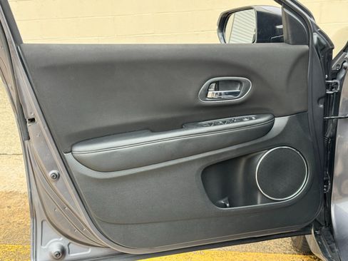 Used 2018 Honda HR-V EX image 36