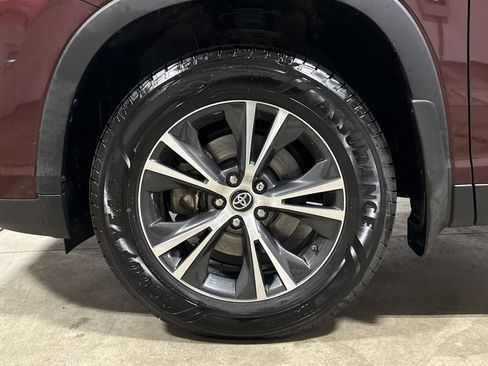 Used 2019 Toyota Highlander LE image 27