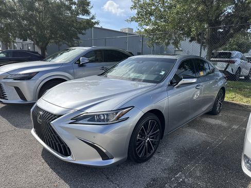 Used 2024 Lexus ES 350 w/ Premium Package FWD image 4