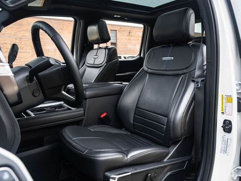 Used 2025 Ford F450 Platinum w/ FX4 Off-Road Package AWD/4WD image 17