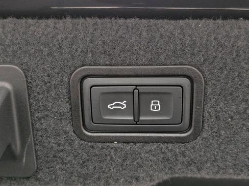 Used 2021 Audi A8 L 3.0T w/ Executive Plus Package image 18