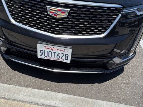 Used 2025 Cadillac XT6 Luxury FWD image 2
