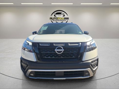 Used 2024 Nissan Pathfinder Rock Creek image 2