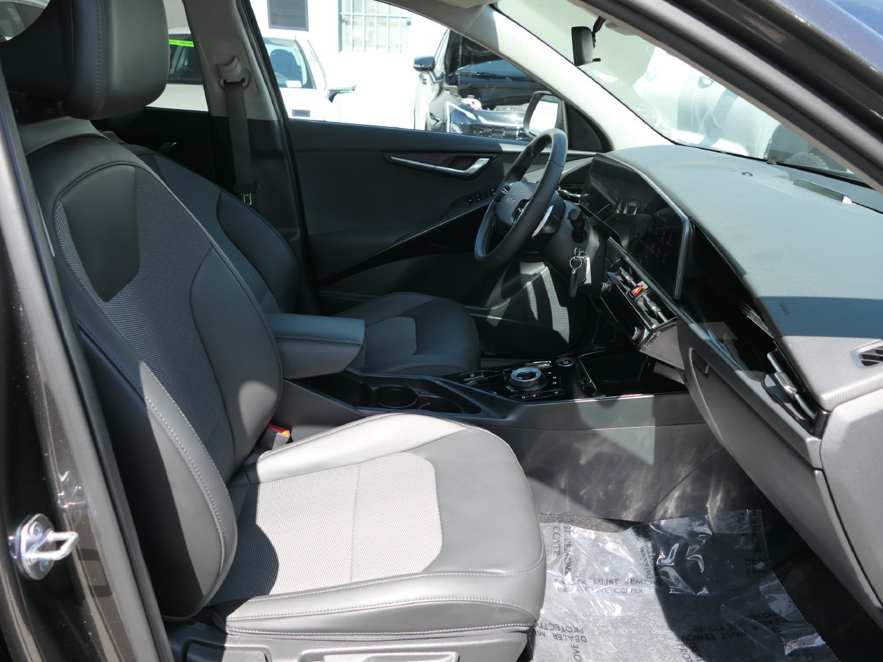Used 2025 Kia Niro EX FWD image 25