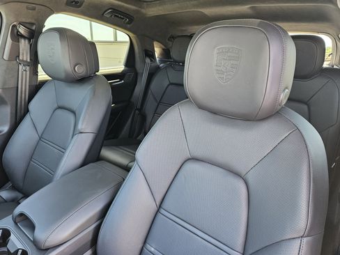 Certified 2025 Porsche Cayenne GTS AWD/4WD image 6