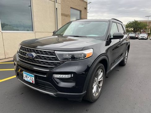 Certified 2023 Ford Explorer XLT w/ Equipment Group 202A AWD/4WD image 4