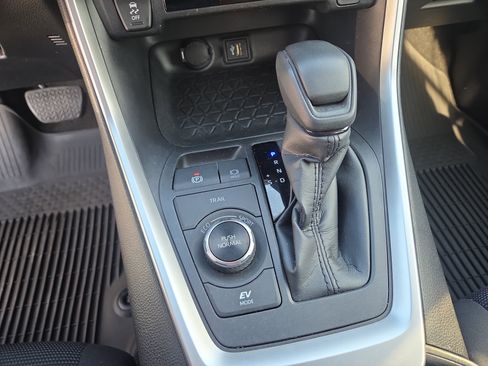 Certified 2023 Toyota RAV4 LE image 24