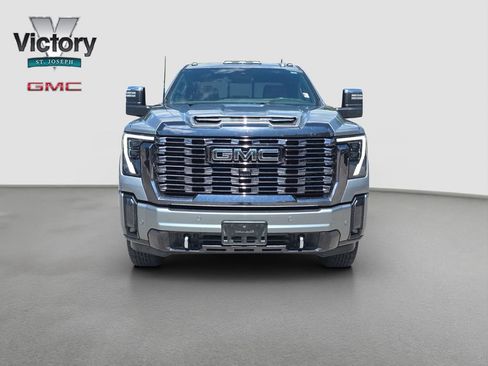 Used 2024 GMC Sierra 2500 Denali Ultimate w/ Max Trailering Package AWD/4WD image 2