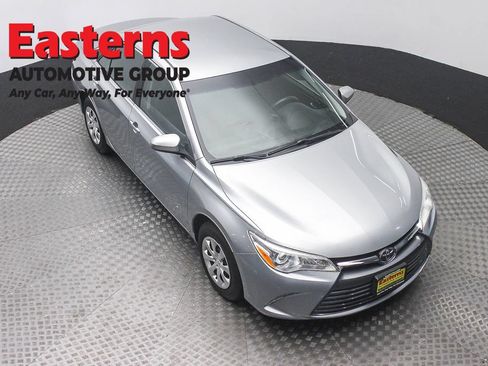 Used 2017 Toyota Camry LE FWD image 3