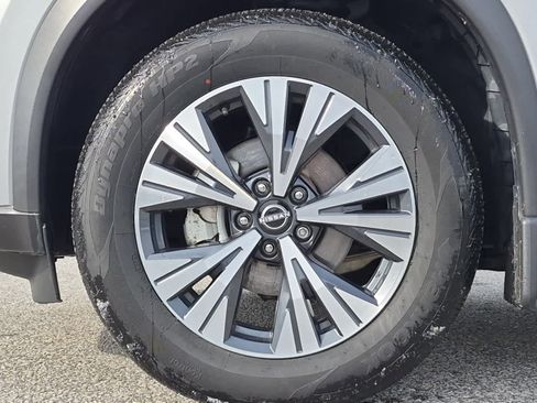 Used 2022 Nissan Rogue SV w/ SV Premium Package image 6