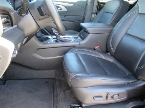 Certified 2023 Chevrolet Traverse LT image 17