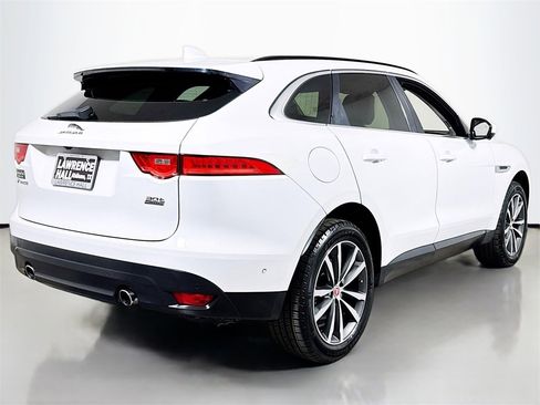 Used 2019 Jaguar F-PACE Prestige image 4