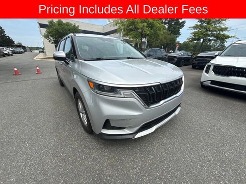 Certified 2022 Kia Carnival LX FWD image 1