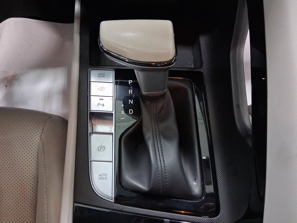 Used 2024 Hyundai Elantra Limited FWD image 45