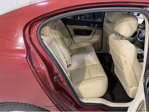 Used 2013 Lincoln MKS image 11