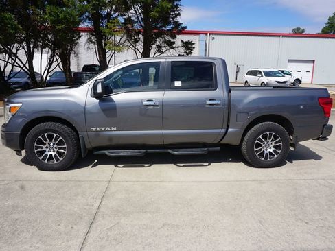 Used 2021 Nissan Titan SV w/ SV Convenience Package image 18