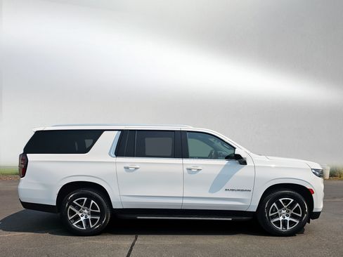 Used 2021 Chevrolet Suburban LT AWD/4WD image 6