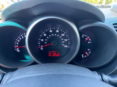 Used 2013 Kia Soul + FWD image 17