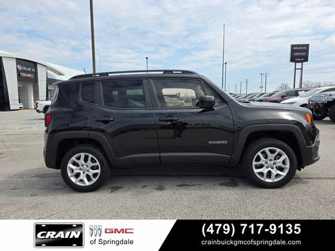 Used 2018 Jeep Renegade Latitude AWD/4WD image 9