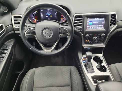 Used 2019 Jeep Grand Cherokee Laredo AWD/4WD image 22
