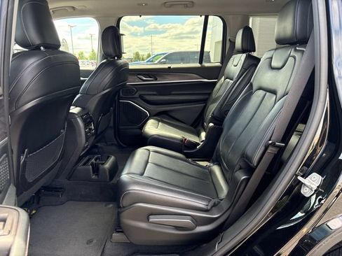 Used 2022 Jeep Grand Cherokee L Limited w/ Luxury Tech Group II AWD/4WD image 11