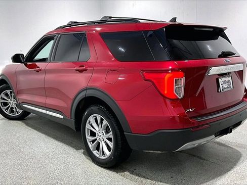 Used 2021 Ford Explorer XLT image 4