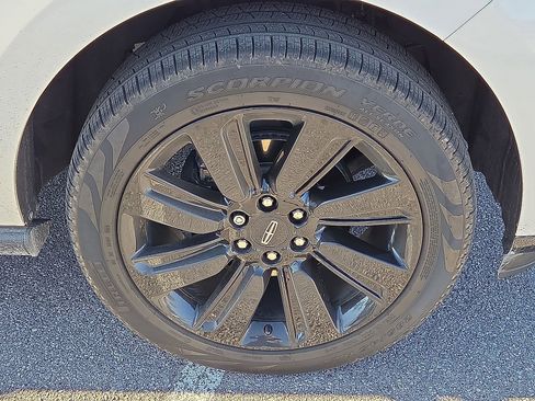 Certified 2024 Lincoln Navigator L Reserve image 7