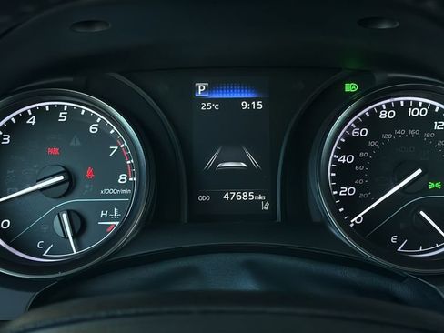 Used 2022 Toyota Camry SE FWD image 17