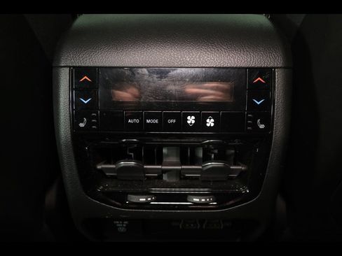 Used 2023 Jeep Grand Cherokee L Overland w/ Luxury Tech Group IV AWD/4WD image 34