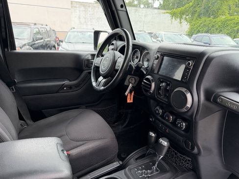 Used 2015 Jeep Wrangler Unlimited Sport w/ Connectivity Group AWD/4WD image 8