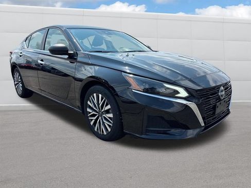 Used 2024 Nissan Altima 2.5 SV FWD image 8