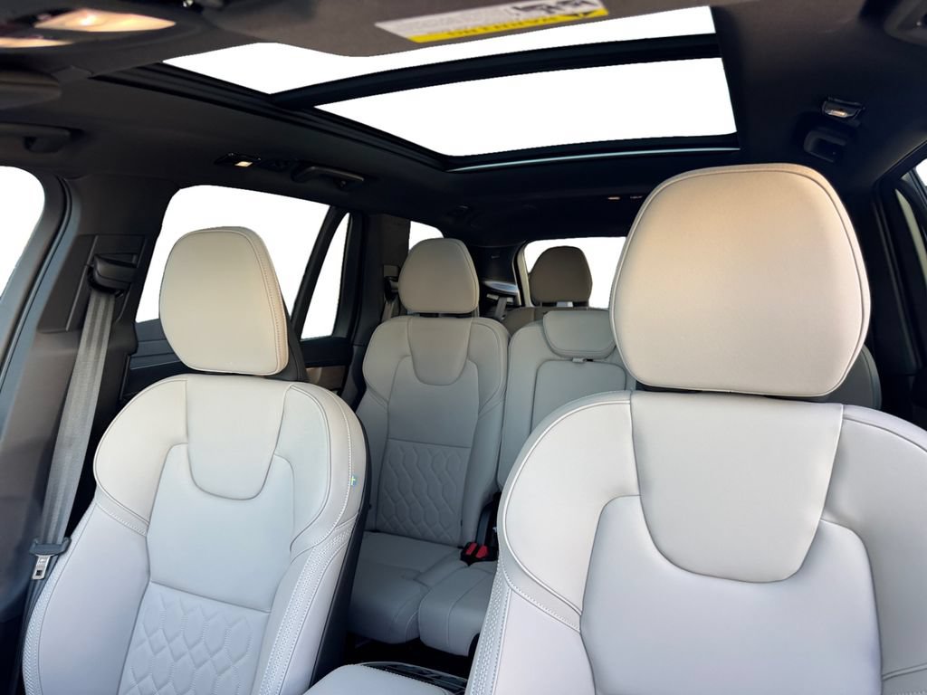 New 2026 Volvo XC90 T8 Plus w/ Protection Package Premier AWD/4WD image 24