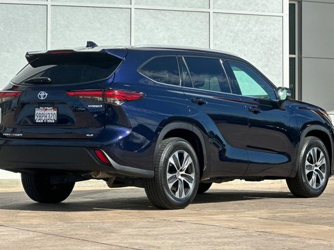 Used 2022 Toyota Highlander XLE image 4