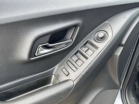 Certified 2020 Chevrolet Trax LT w/ Driver Confidence Package image 15