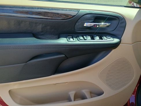 Used 2015 Dodge Grand Caravan SXT w/ UConnect Hands-Free Group image 10