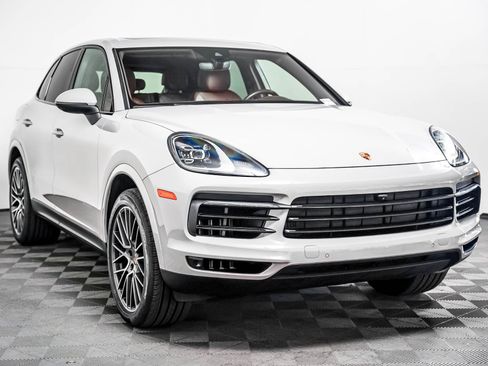 Certified 2023 Porsche Cayenne w/ Premium Package AWD/4WD image 8