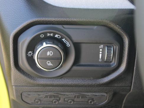 Used 2024 Jeep Gladiator Sport image 12