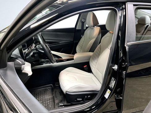 Used 2025 Hyundai Elantra Limited image 25