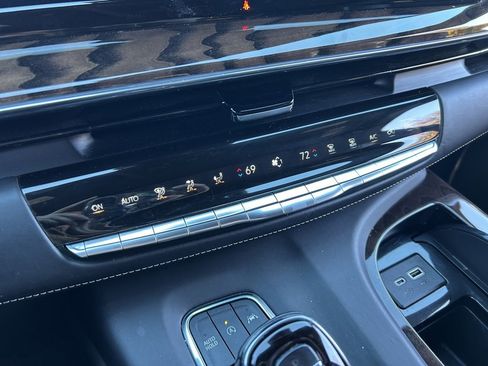 Used 2023 Cadillac Escalade Premium Luxury Platinum image 36