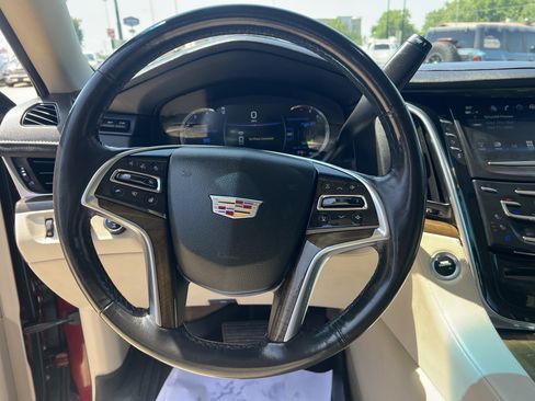 Used 2019 Cadillac Escalade ESV Luxury AWD/4WD image 21